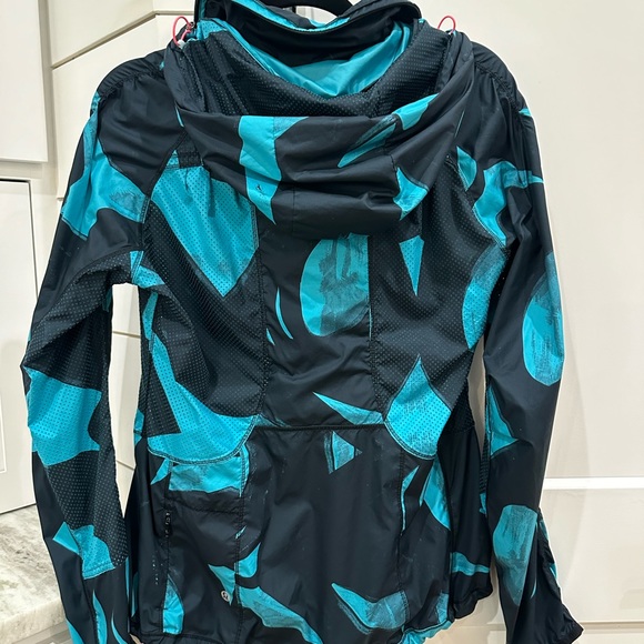 (2175) LULULEMON Back Pack It Jacket Sz 8 **LOVED** - Picture 16 of 16